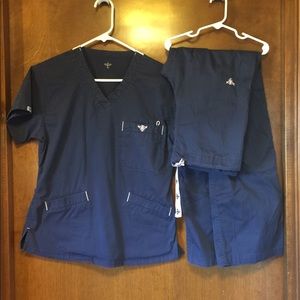 MedCouture Navy Blue & Powder Pink Scrub Set XS